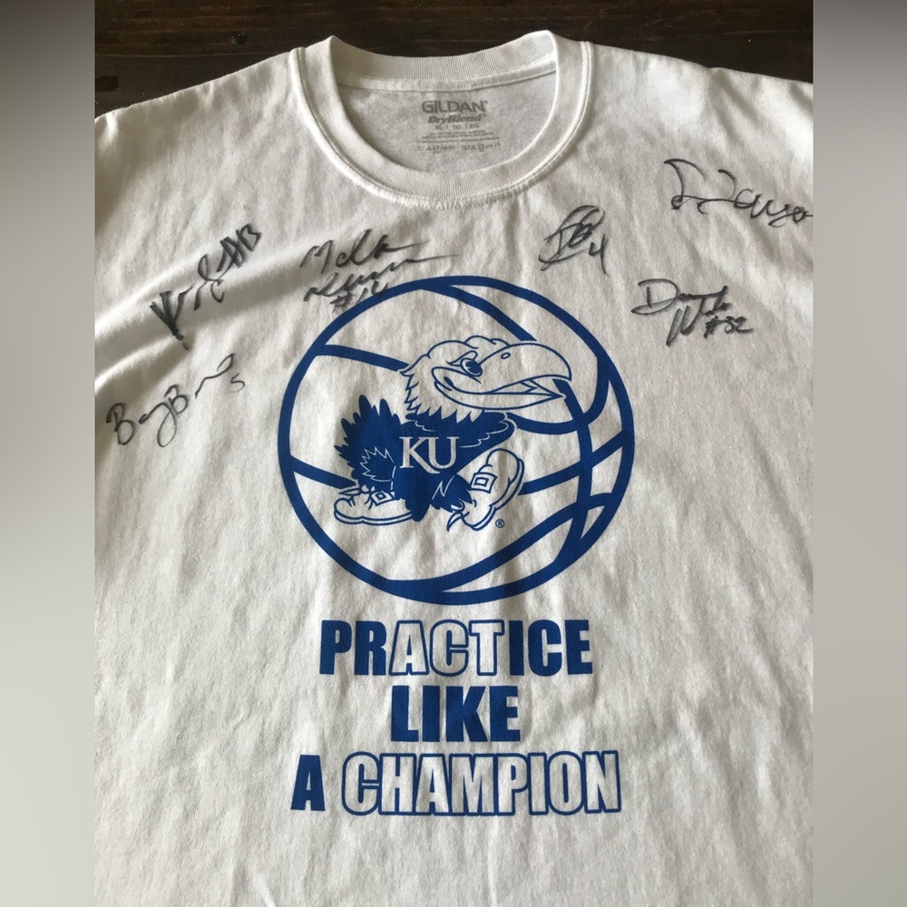KU Jayhawks tee basketball XL